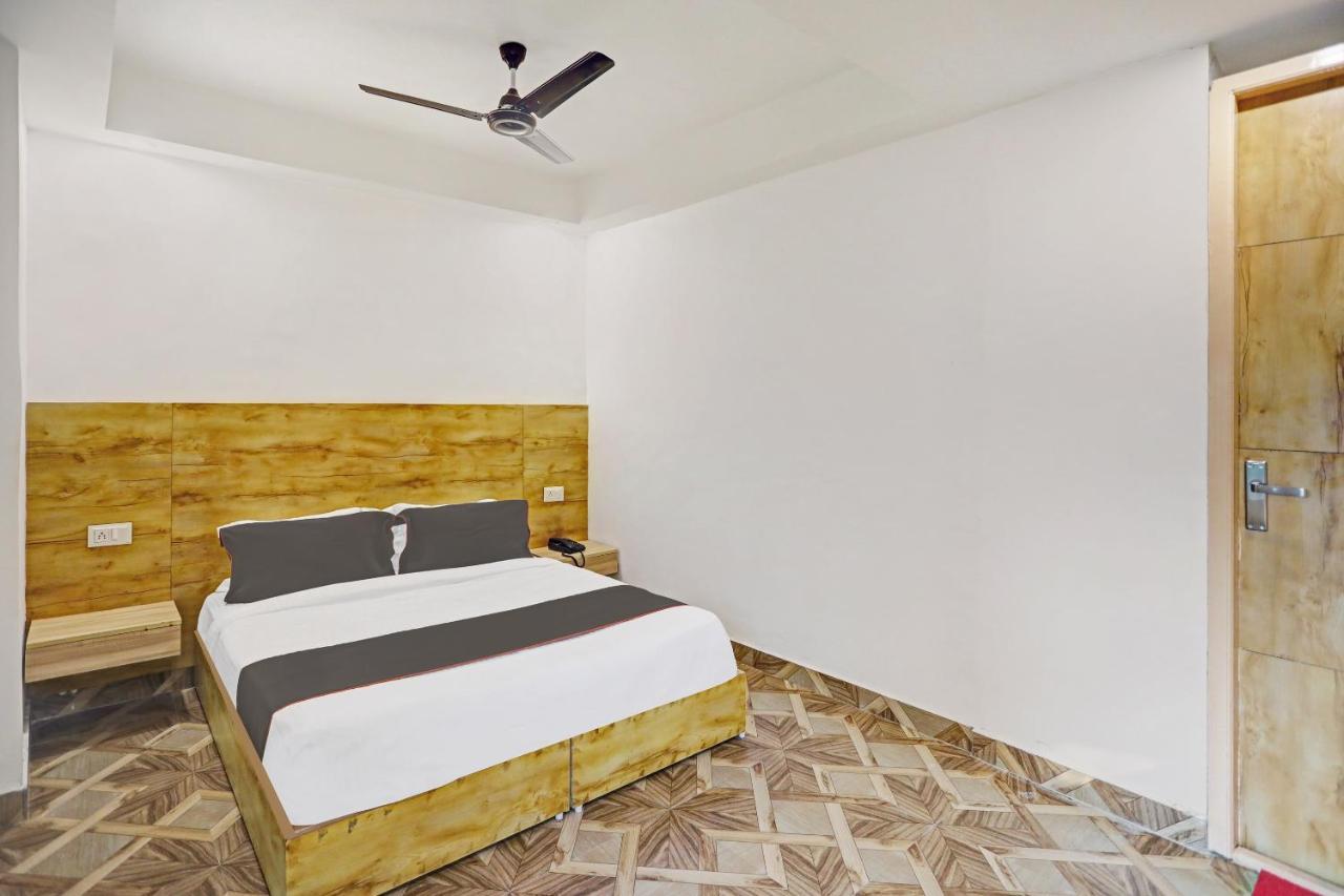 Oyo 81641 Collection O Hotel A1 Residency New Delhi Exteriör bild
